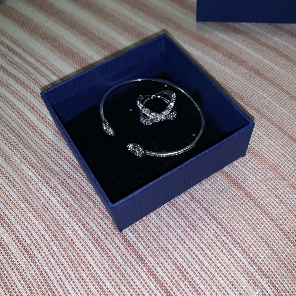 Swavorski matching ring and bracelet